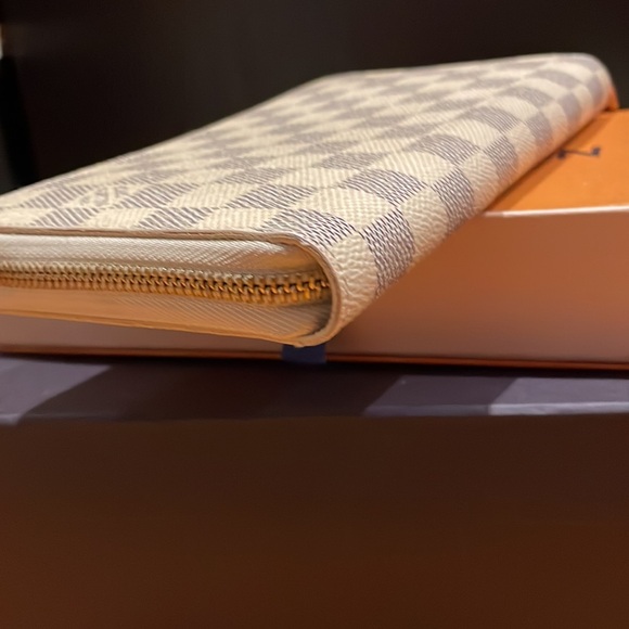 LOUIS VUITTON Damier Azur Canvas Zippy Organizer Wallet - Picture 8 of 9